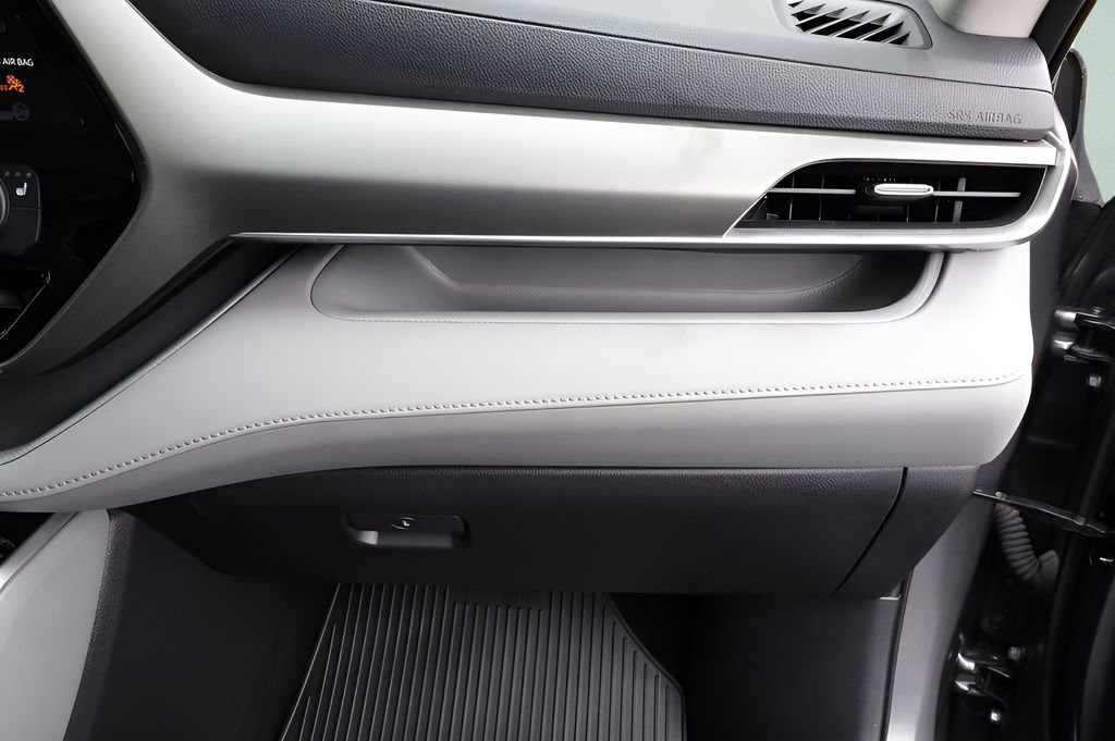 Used 2021 Toyota Highlander XLE image 43