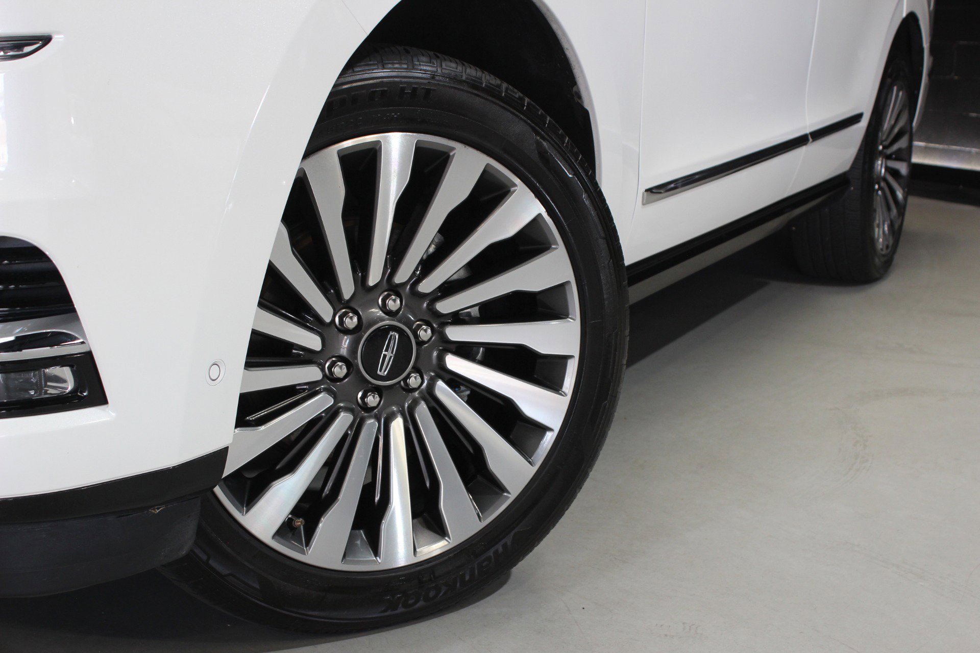 Used 2021 Lincoln Navigator Reserve w/ Luxury Package image 16