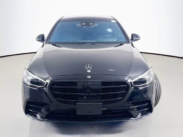 Used 2022 Mercedes-Benz S 500 4MATIC w/ AMG Line Package image 2