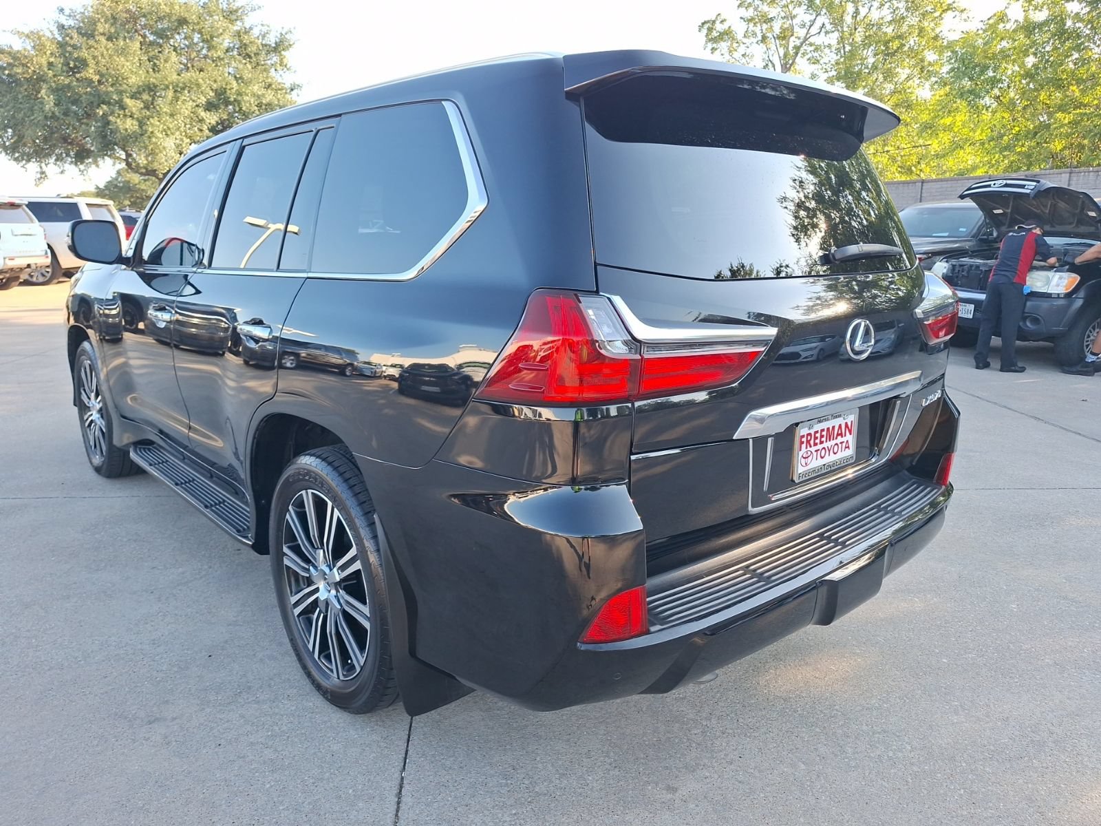 Used 2021 Lexus LX 570 4WD w/ Luxury Package image 4
