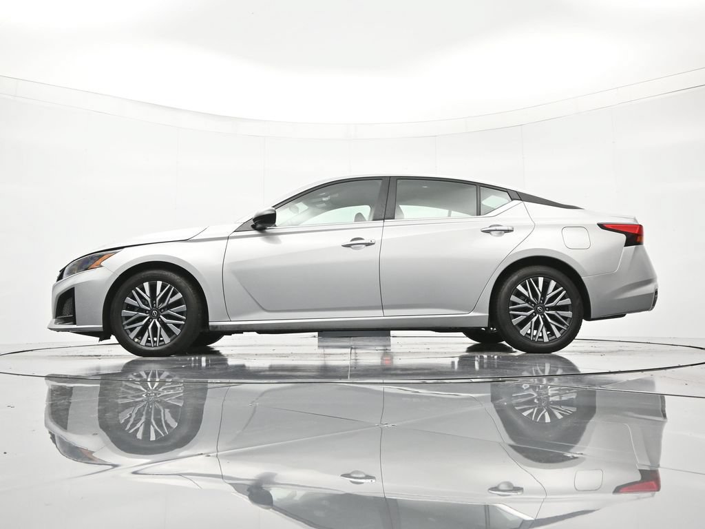 Certified 2025 Nissan Altima 2.5 SV FWD image 43