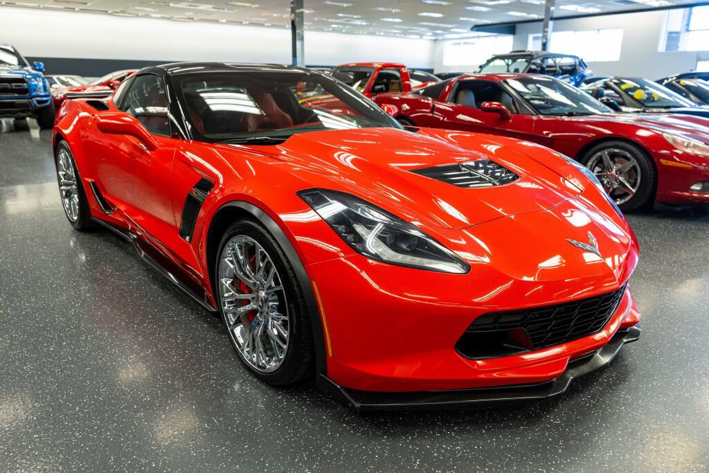 Used 2015 Chevrolet Corvette Z06 w/ 3LZ Preferred Equipment Group image 3