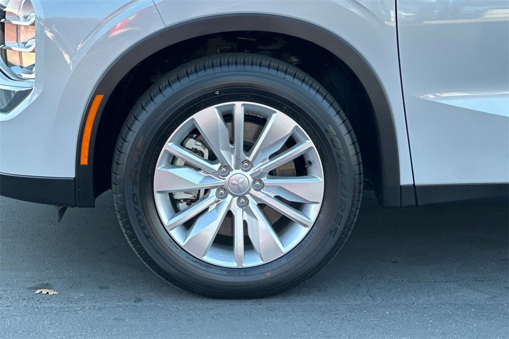 New 2025 Mitsubishi Outlander ES image 26