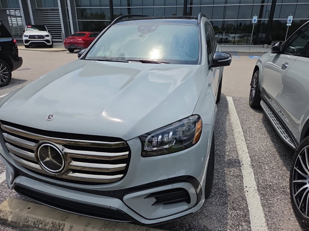 Used 2024 Mercedes-Benz GLS 450 4MATIC image 2