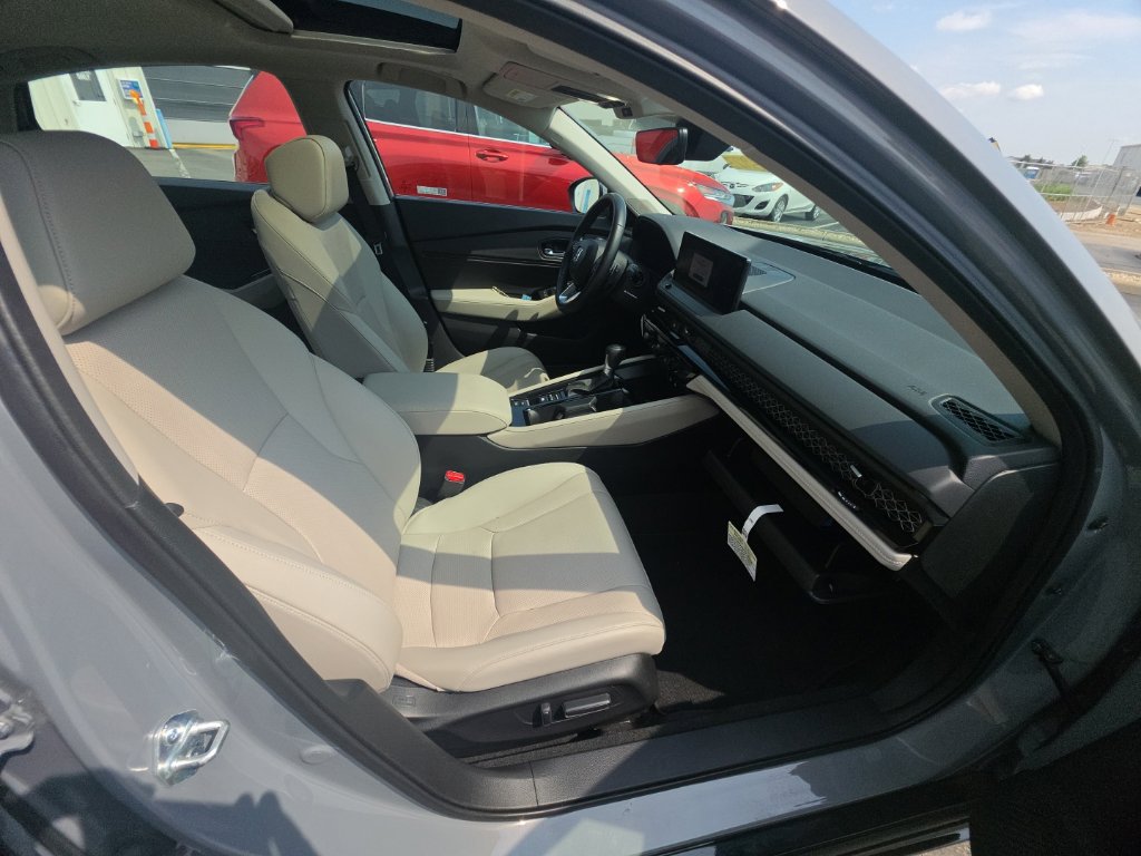 Used 2025 Honda Accord Touring image 32