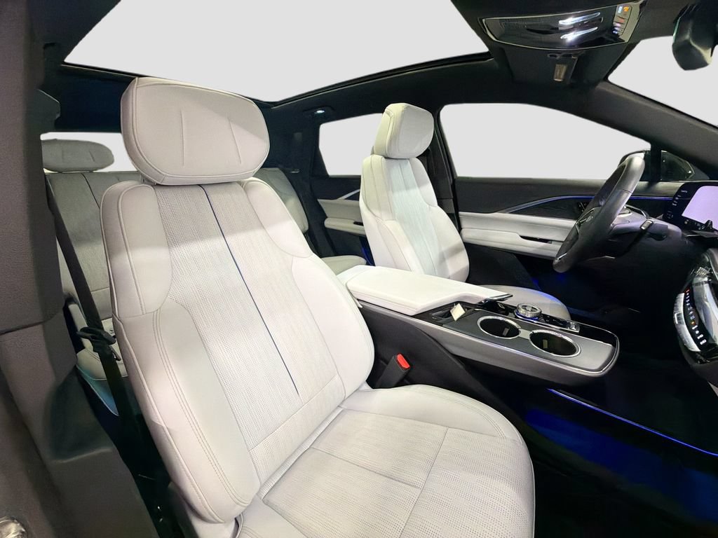 Used 2024 Cadillac Lyriq Sport RWD image 29