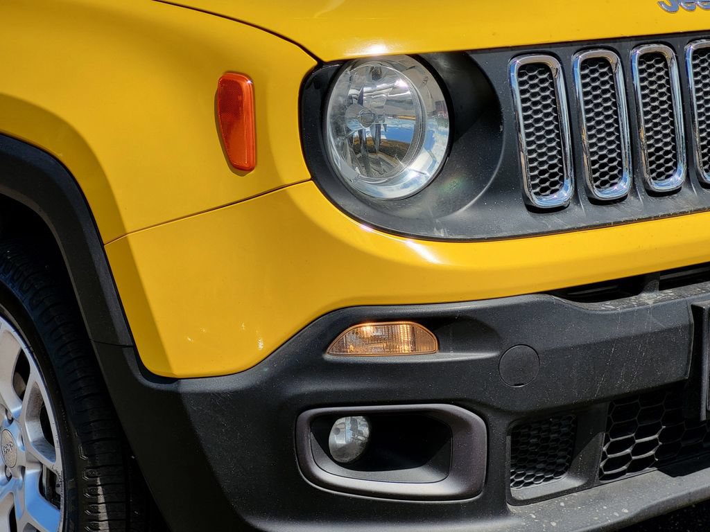 Used 2017 Jeep Renegade Latitude w/ Cold Weather Group AWD/4WD image 28