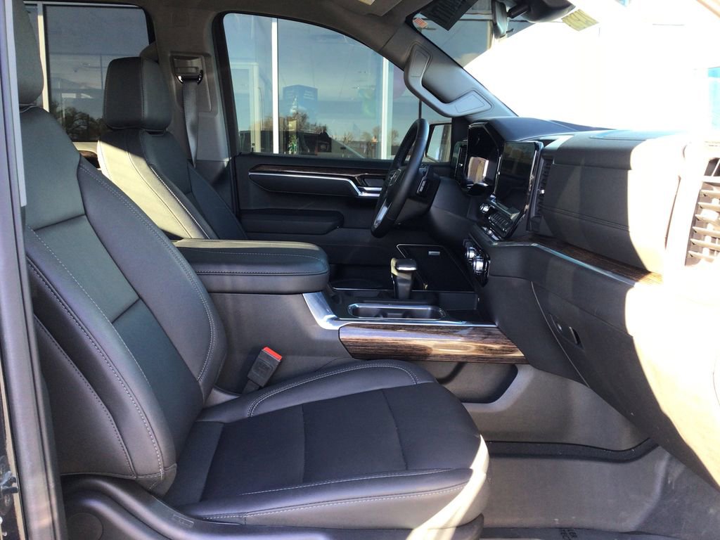 Used 2025 GMC Sierra 1500 Elevation w/ Elevation Premium Package image 6