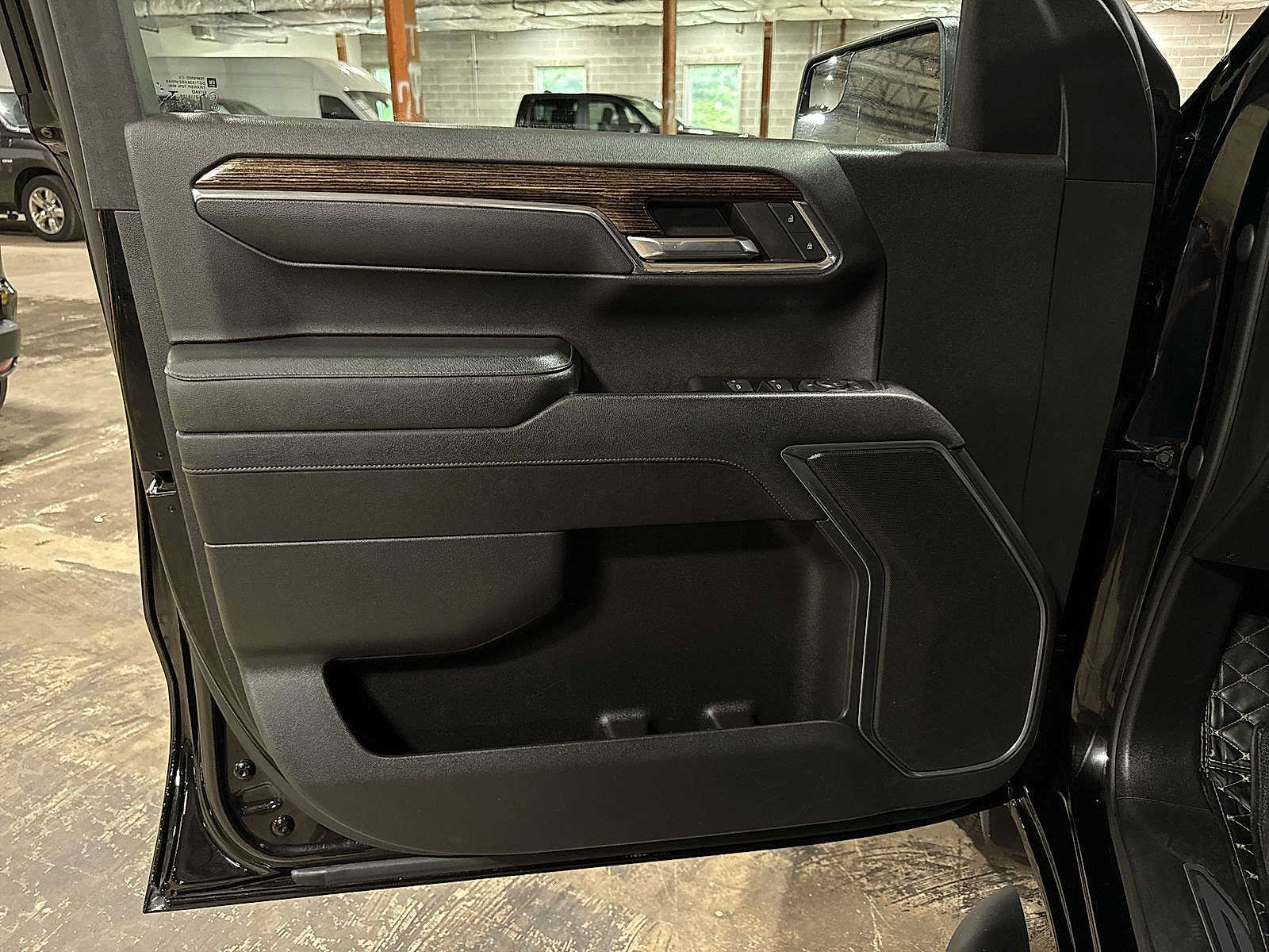 Used 2023 GMC Sierra 1500 Elevation w/ X31 Off-Road Package AWD/4WD image 30