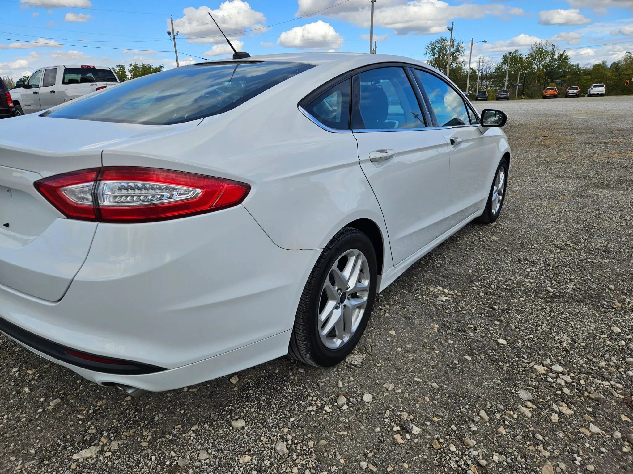 Used 2016 Ford Fusion SE image 4