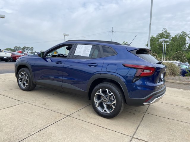 Used 2024 Chevrolet Trax LT w/ Driver Confidence Package FWD image 4