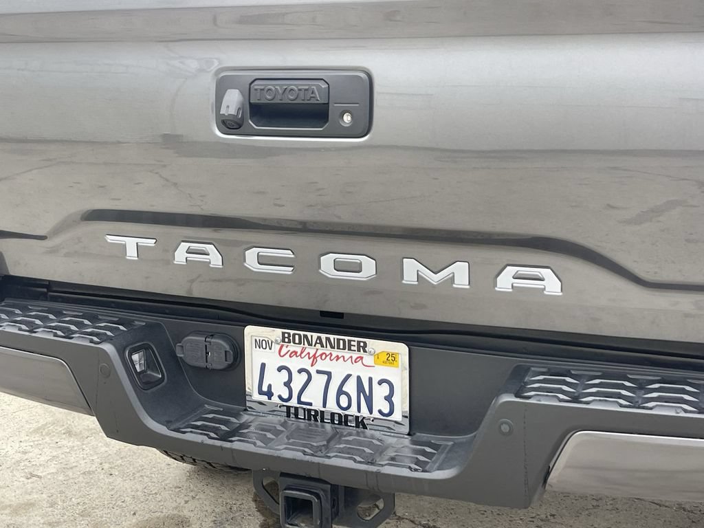 Used 2022 Toyota Tacoma TRD Off-Road w/ Technology Package AWD/4WD image 30