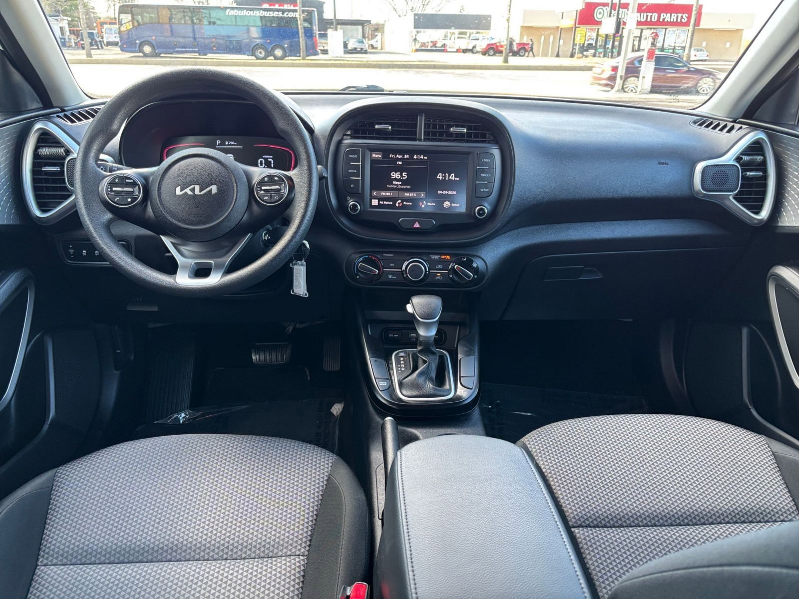 Used 2025 Kia Soul LX w/ LX Technology Package FWD image 31