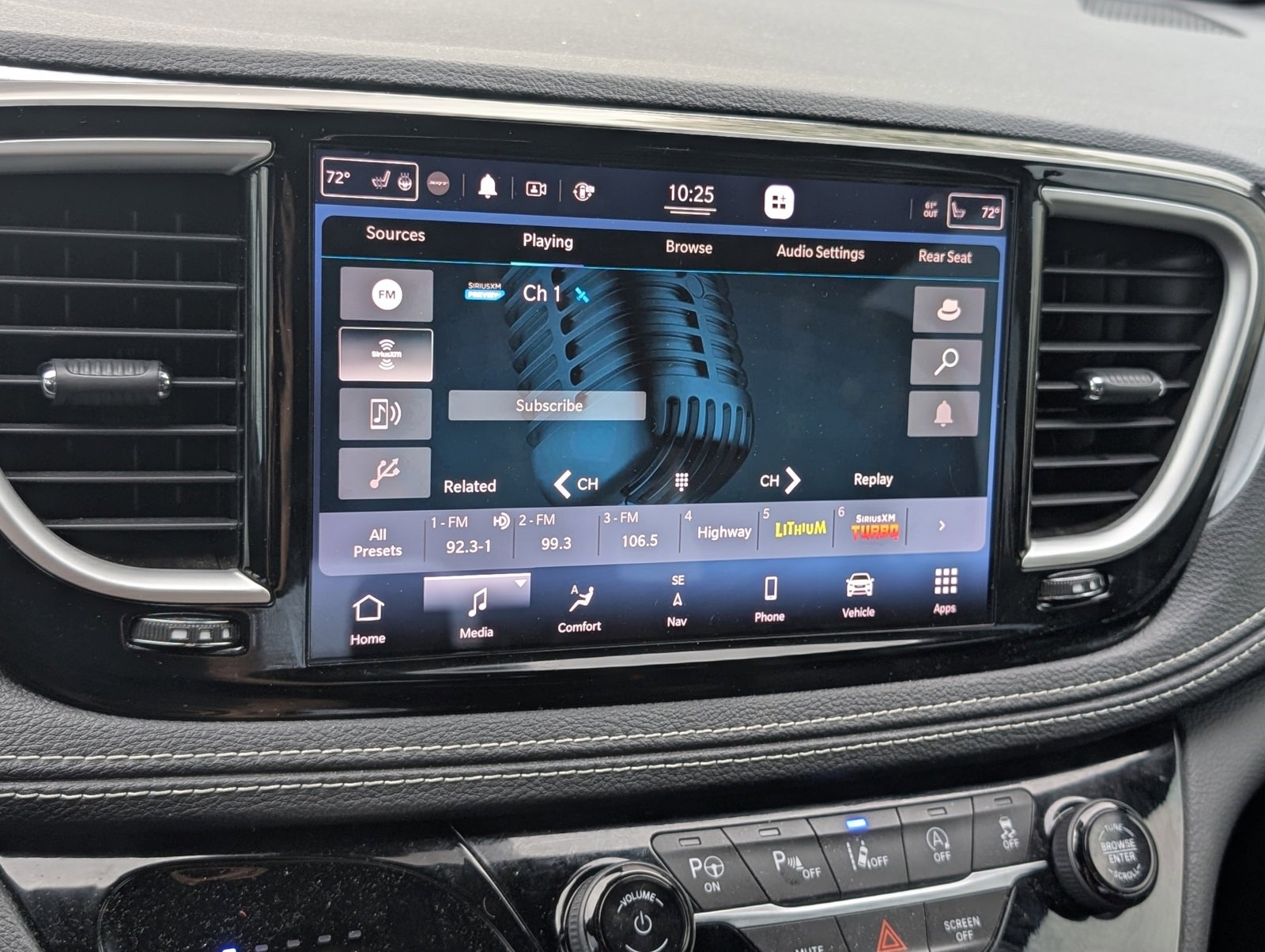 Used 2021 Chrysler Pacifica Touring-L w/ Uconnect Theater Family Group image 10