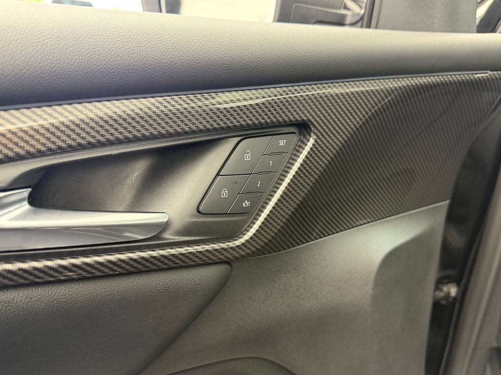 Used 2025 Chevrolet Traverse High Country FWD image 57