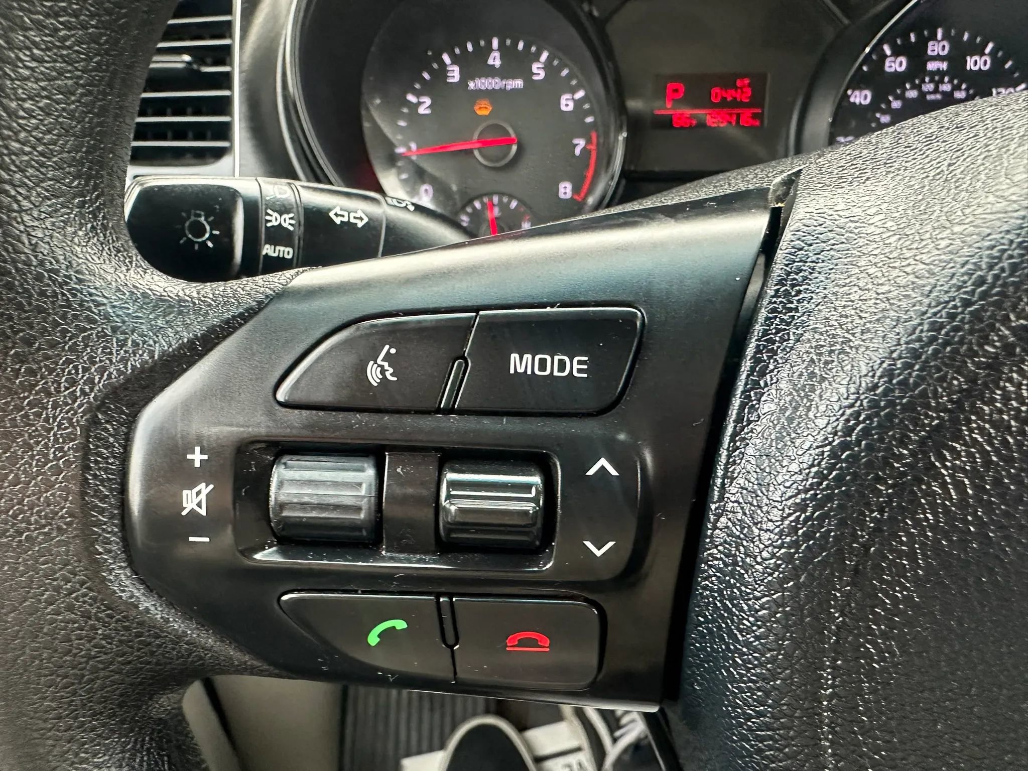 Used 2016 Kia Sedona LX w/ LX Convenience Package FWD image 16