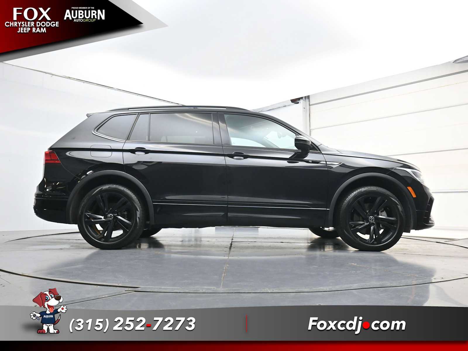 Used 2024 Volkswagen Tiguan SE R-Line AWD/4WD image 26