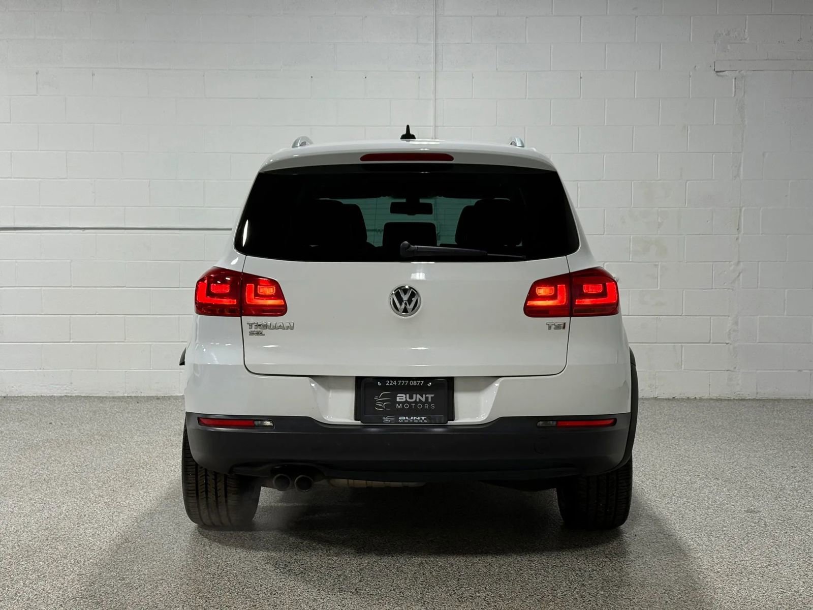 Used 2017 Volkswagen Tiguan SEL FWD image 5