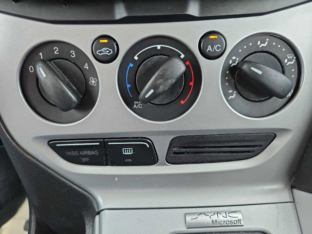 Used 2012 Ford Focus SE image 32