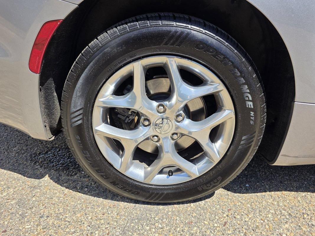 Used 2018 Chrysler Pacifica Limited FWD image 38