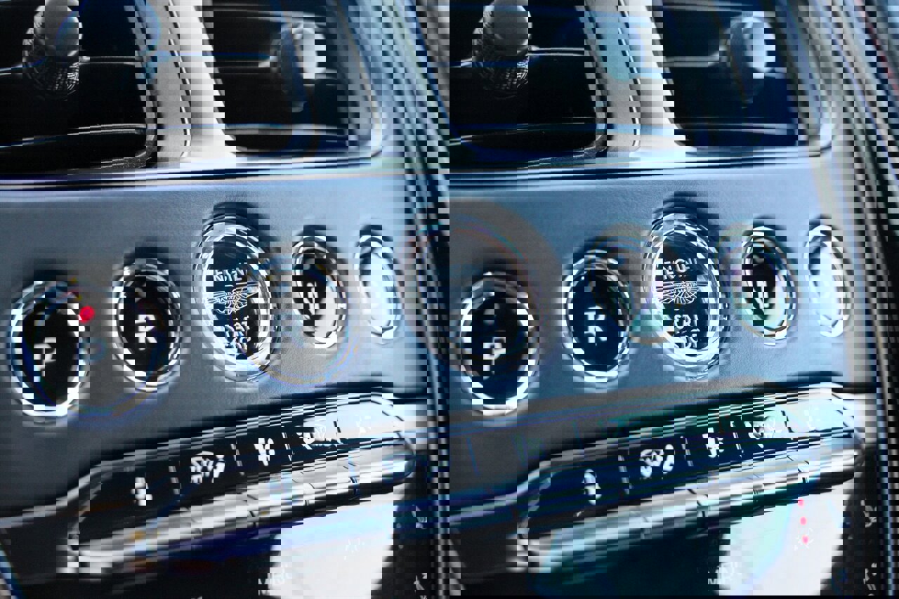 Used 2018 Aston Martin DB11 Coupe image 17