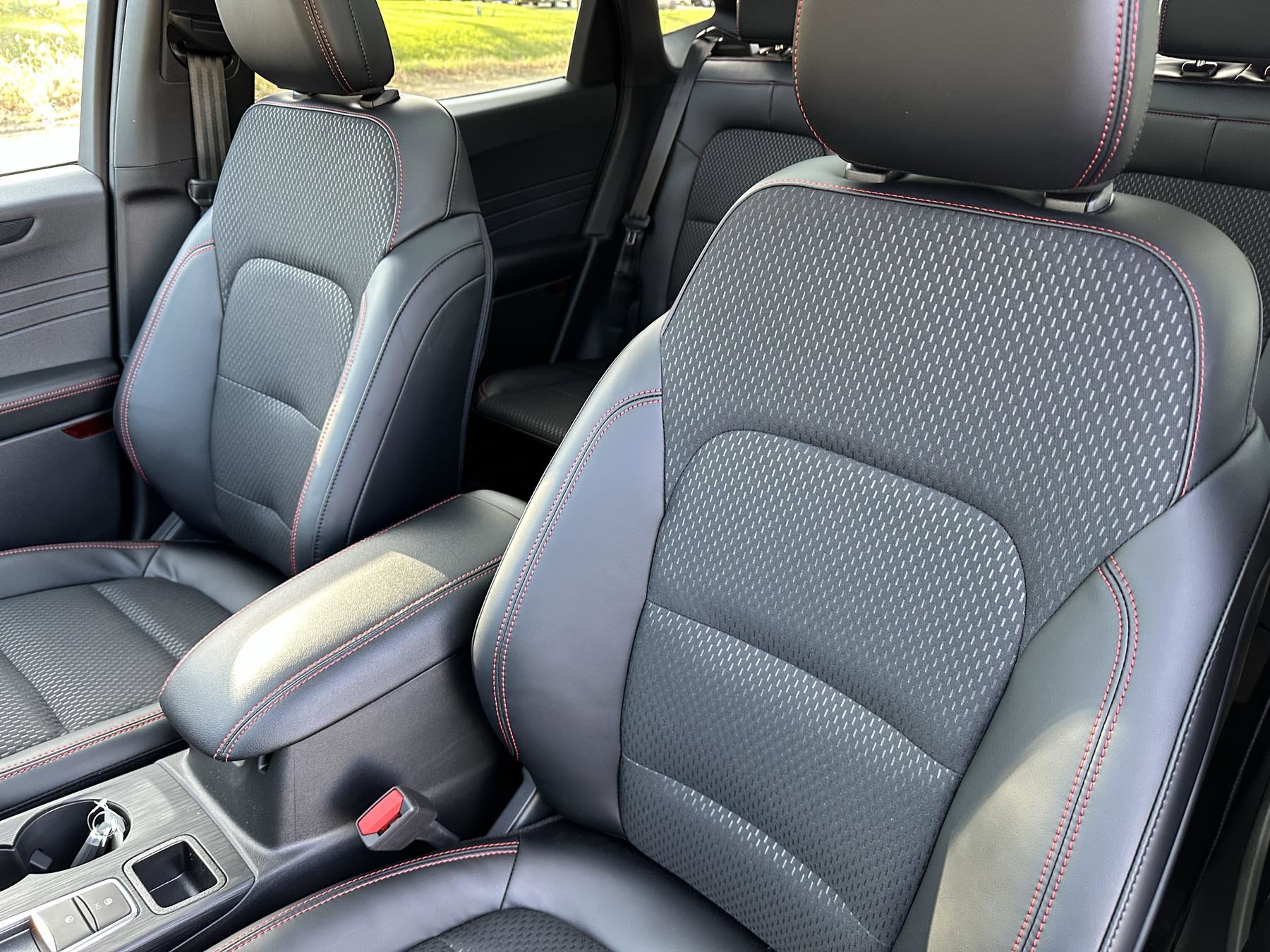 New 2026 Ford Escape ST-Line w/ Tech Pack #1 image 25