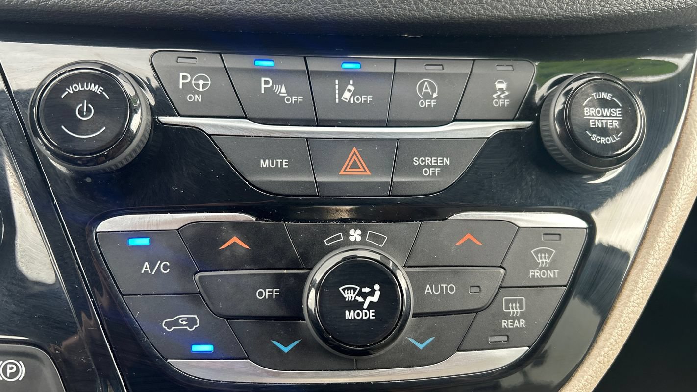 Used 2021 Chrysler Pacifica Limited w/ Premium & Safety Sphere Group AWD/4WD image 34