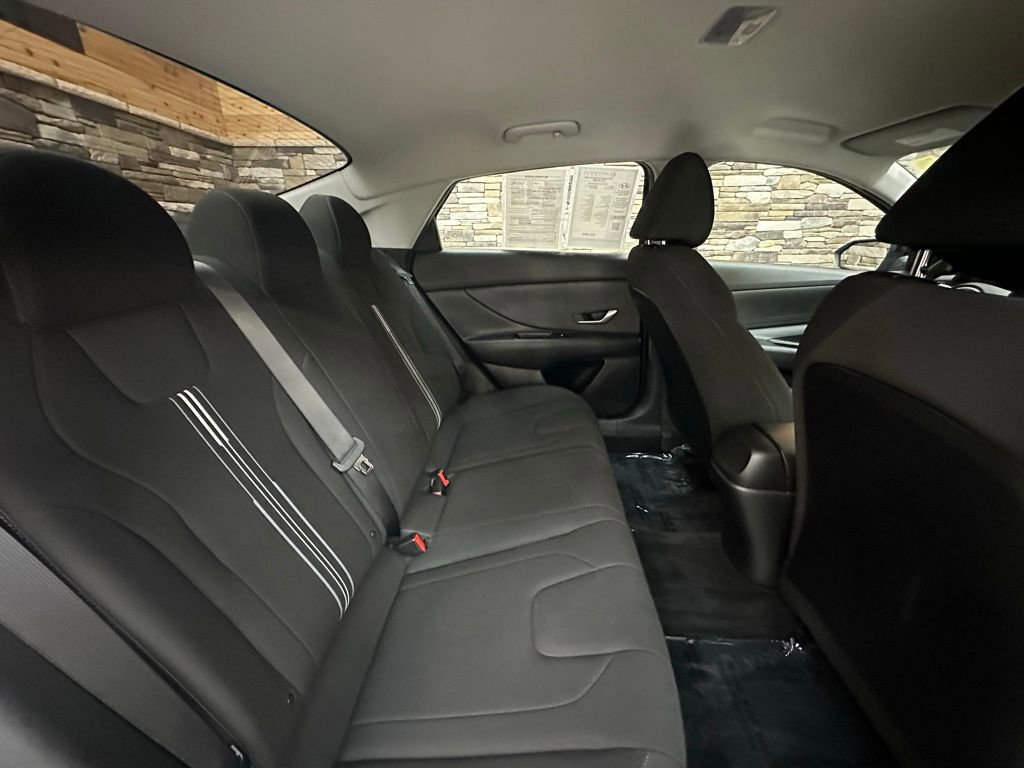 Certified 2023 Hyundai Elantra SEL image 30