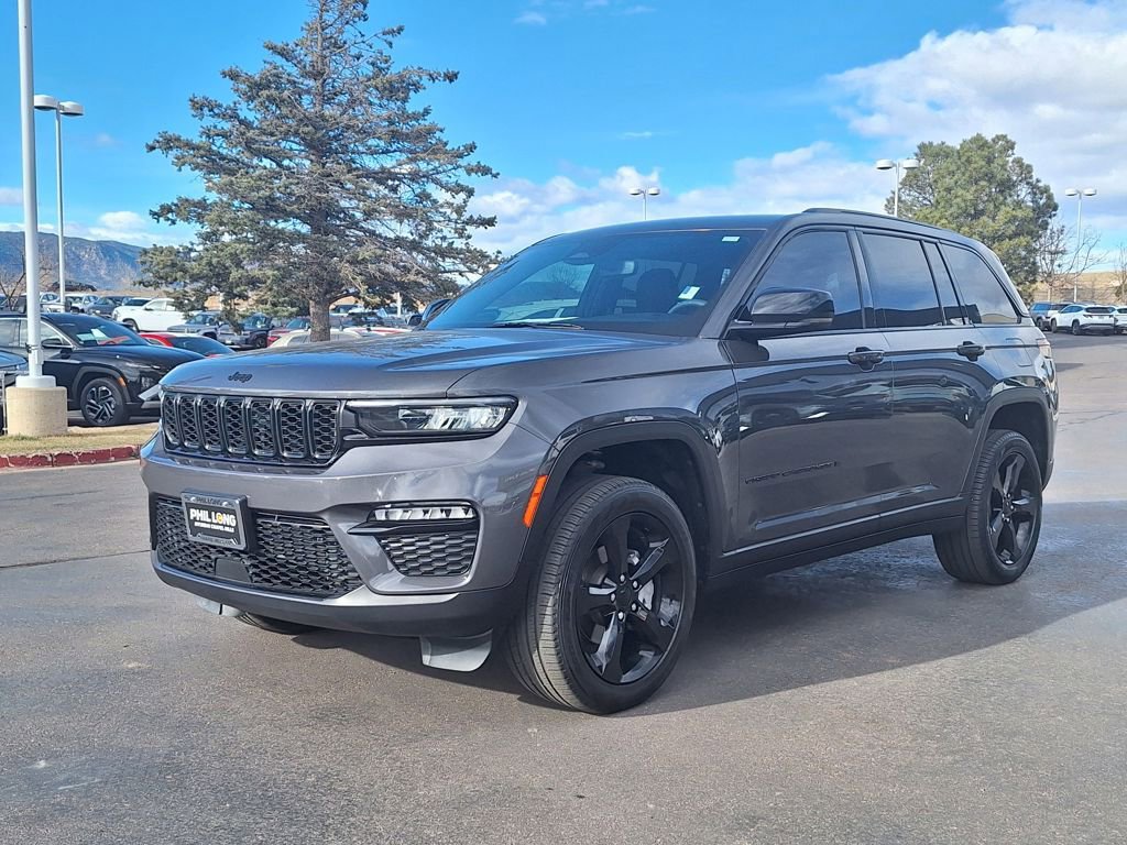 Used 2024 Jeep Grand Cherokee Limited w/ Black Appearance Package image 7