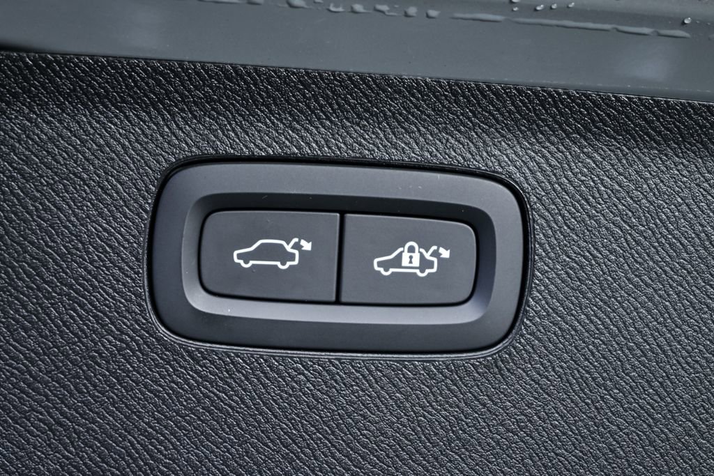 Certified 2026 Volvo XC90 B6 Plus w/ Protection Package Premier image 34