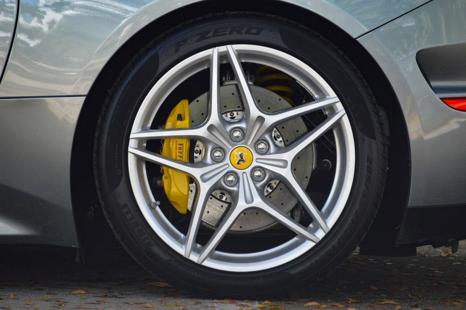 Used 2015 Ferrari California T RWD image 13