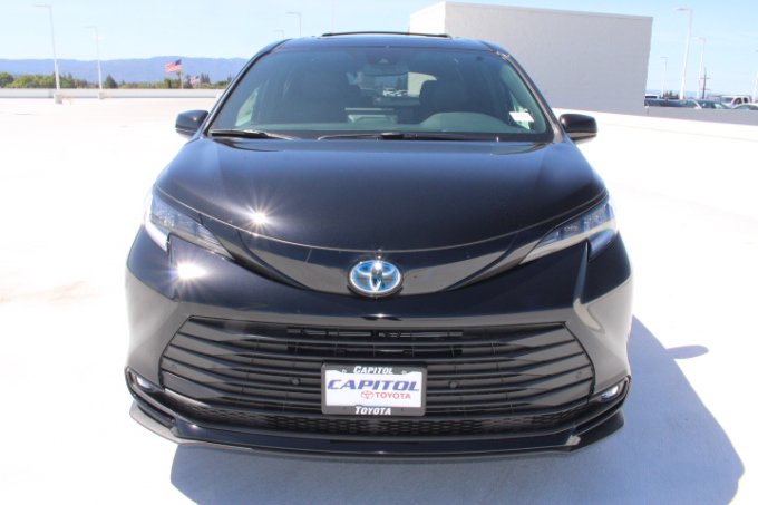 New 2026 Toyota Sienna XLE Woodland Edition AWD/4WD image 7