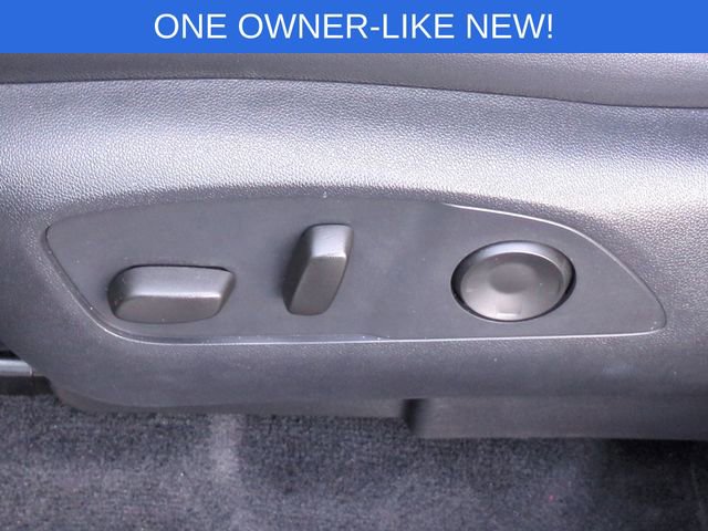 Used 2025 Chevrolet Traverse RS image 23