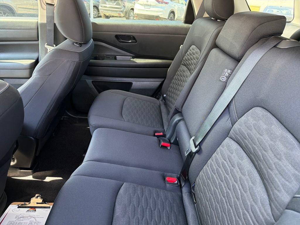 Used 2024 Nissan Pathfinder SV image 29