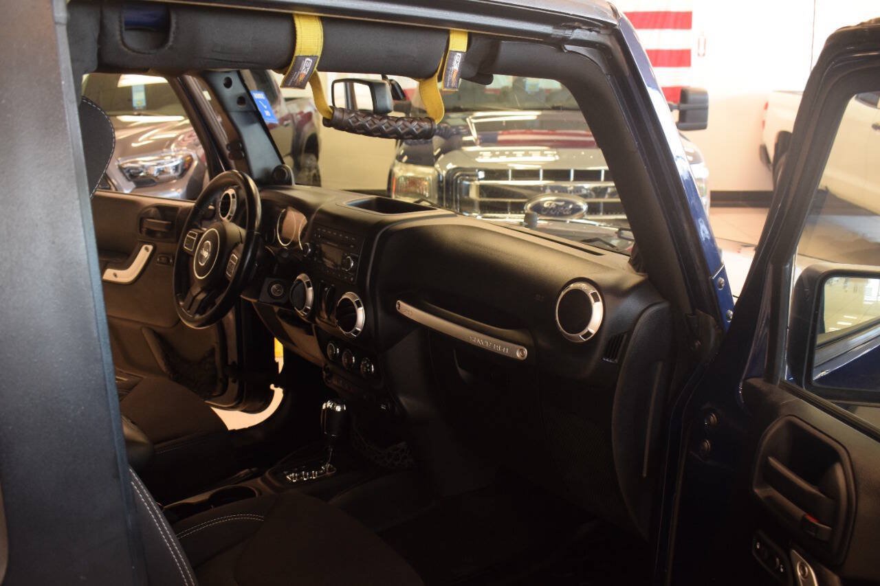 Used 2013 Jeep Wrangler Rubicon w/ PWR Convenience Group AWD/4WD image 35