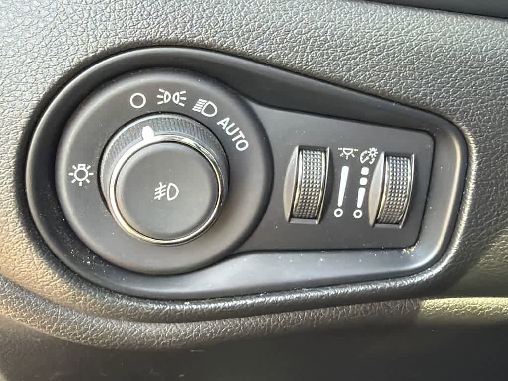 Used 2021 Jeep Renegade Trailhawk w/ Sun & Sound Group image 31