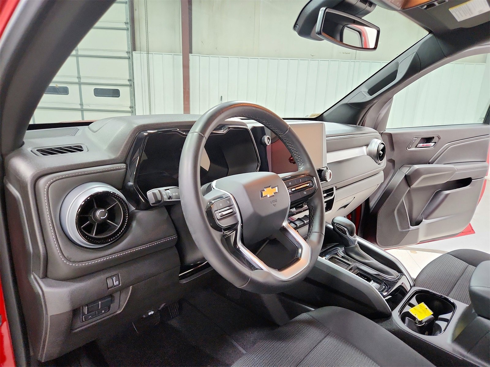 Used 2024 Chevrolet Colorado LT w/ LT Convenience Package II image 18