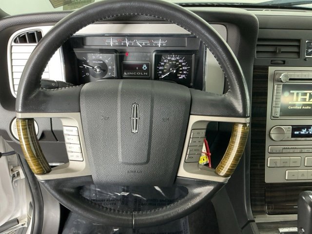 Used 2010 Lincoln Navigator L 4WD image 15