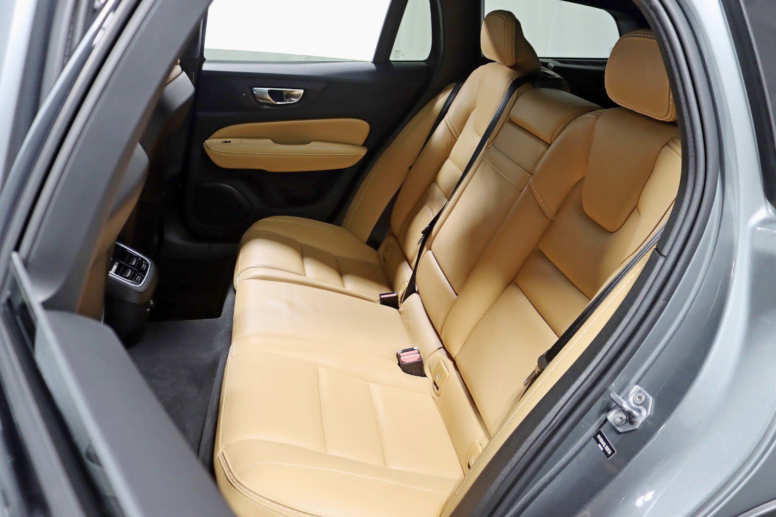 Used 2020 Volvo V60 T5 Cross Country image 29