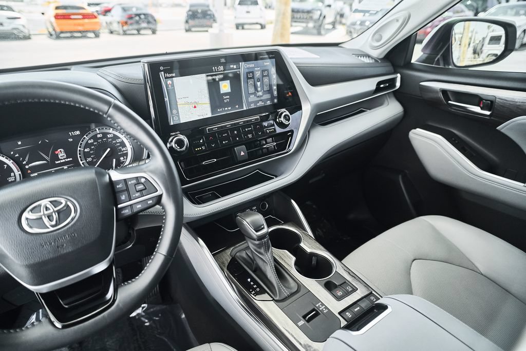 Used 2022 Toyota Highlander Platinum FWD image 29