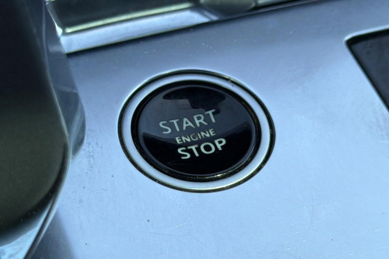 Used 2023 Land Rover Range Rover SE image 36