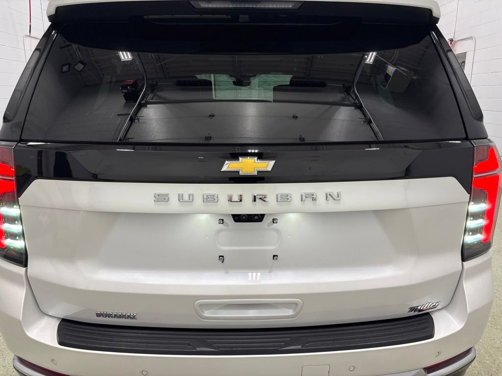Used 2025 Chevrolet Suburban High Country AWD/4WD image 5