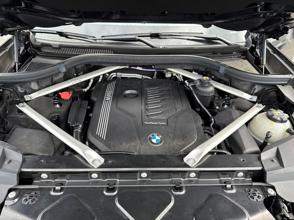 Used 2022 BMW X7 xDrive40i w/ M Sport Package AWD/4WD image 12