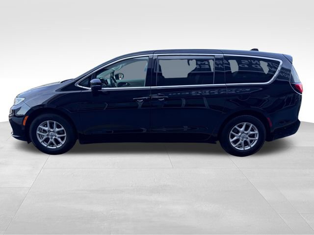 Used 2024 Chrysler Pacifica Touring-L image 8