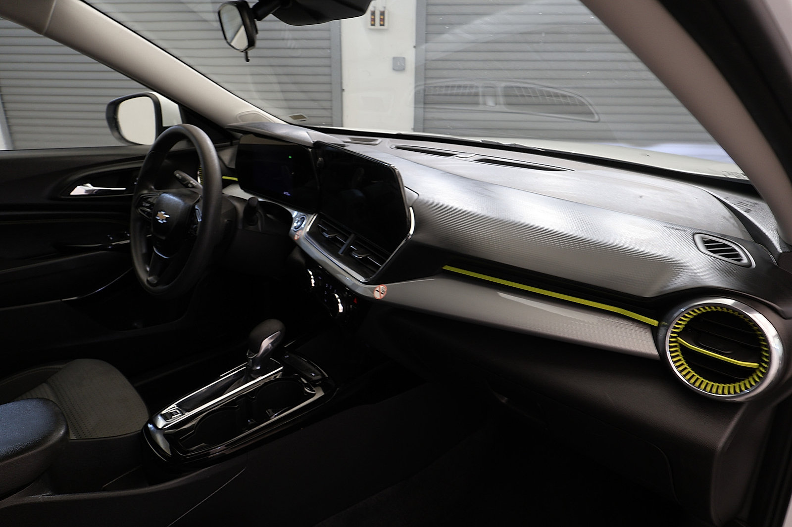Used 2025 Chevrolet Trax LT FWD image 16