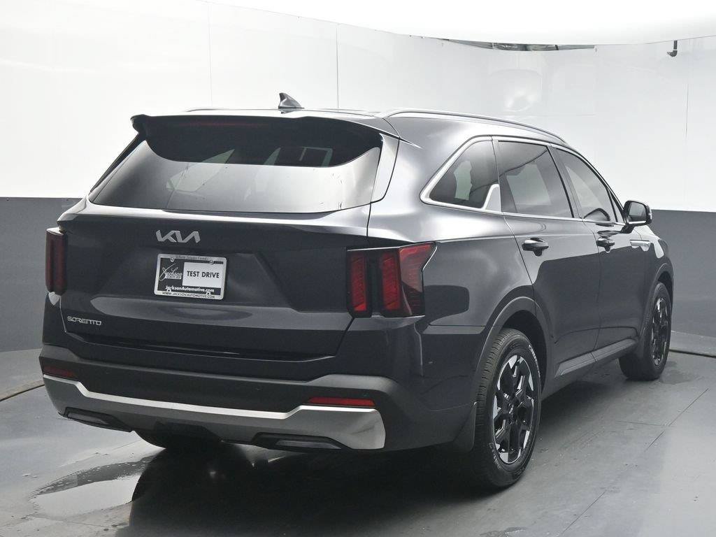 Used 2025 Kia Sorento S FWD image 7