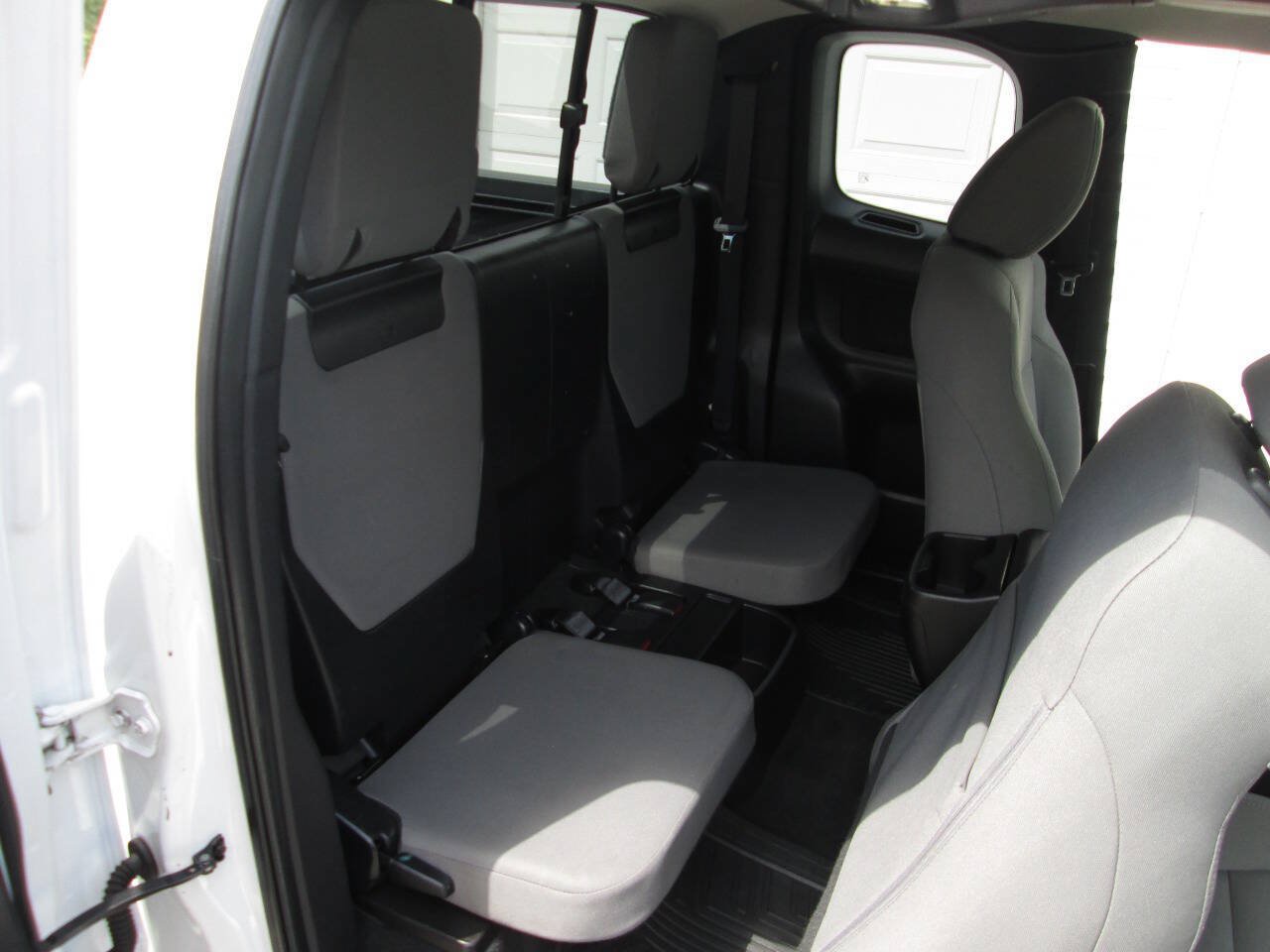 Used 2016 Toyota Tacoma SR5 AWD/4WD image 17