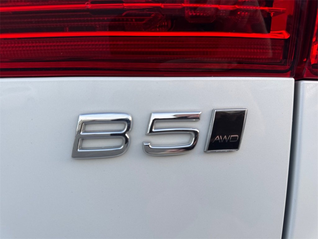 Certified 2023 Volvo XC60 B5 Core image 9