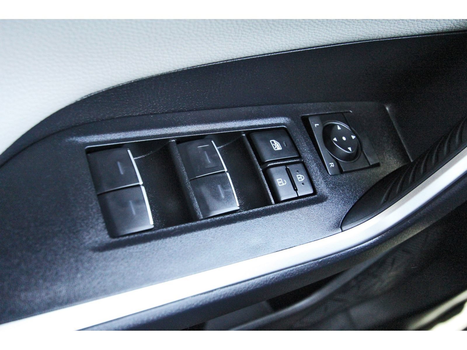 Used 2025 Toyota RAV4 Limited w/ Advanced Technology Package AWD/4WD image 19