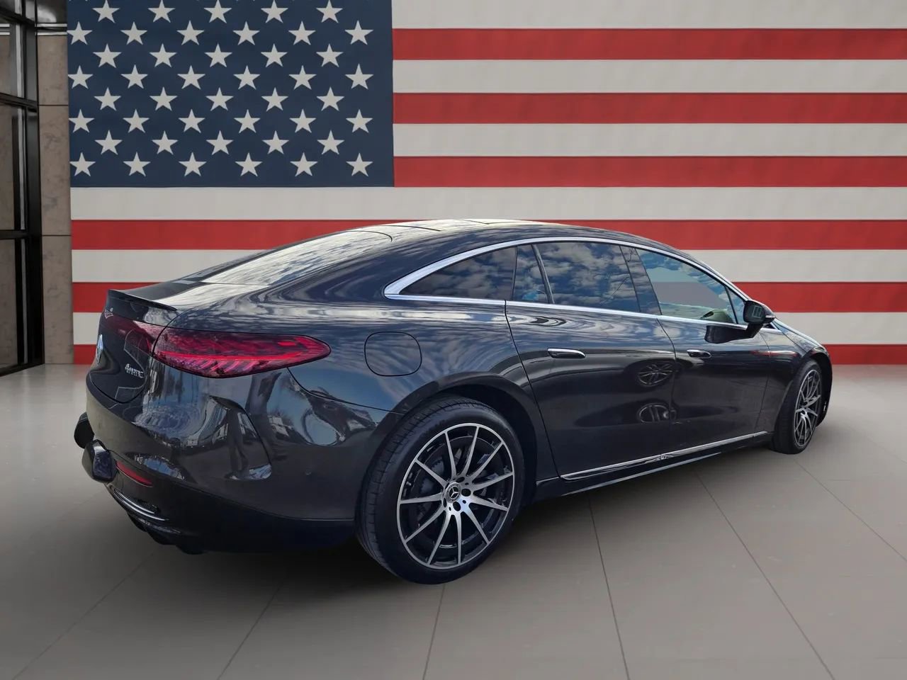 Used 2023 Mercedes-Benz EQS 580 4MATIC Sedan w/ Exclusive Trim Package image 10